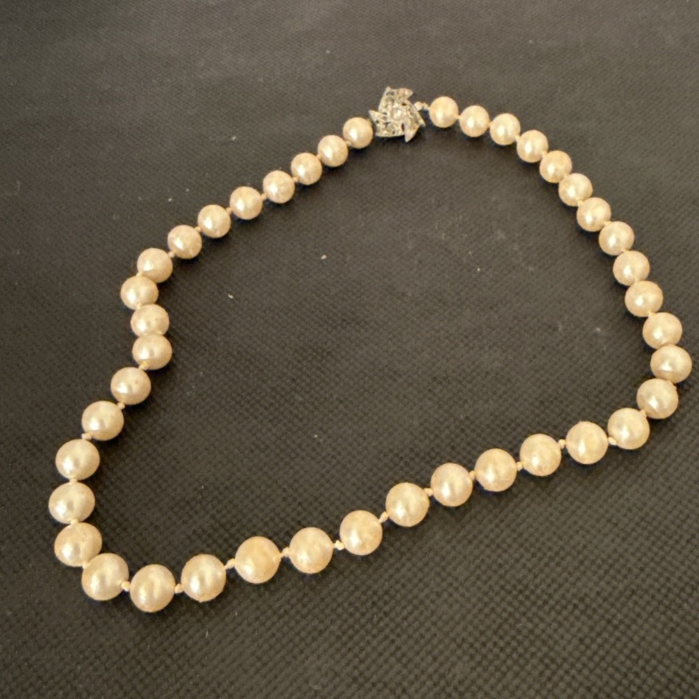 Vintage Faux Pearl Single Strand Necklace 17" Unmarked Classic single